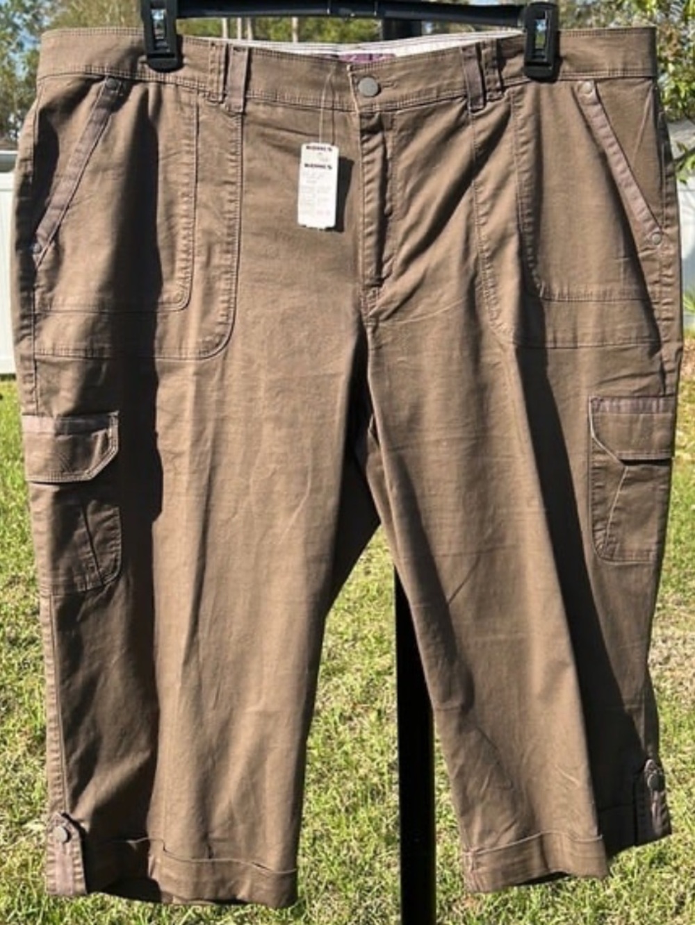 NWT Gloria Vanderbilt capri pants